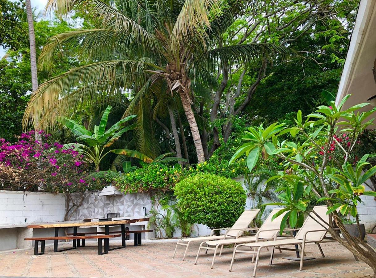 Casa Sirena Hotel Ixtapa  Exterior photo